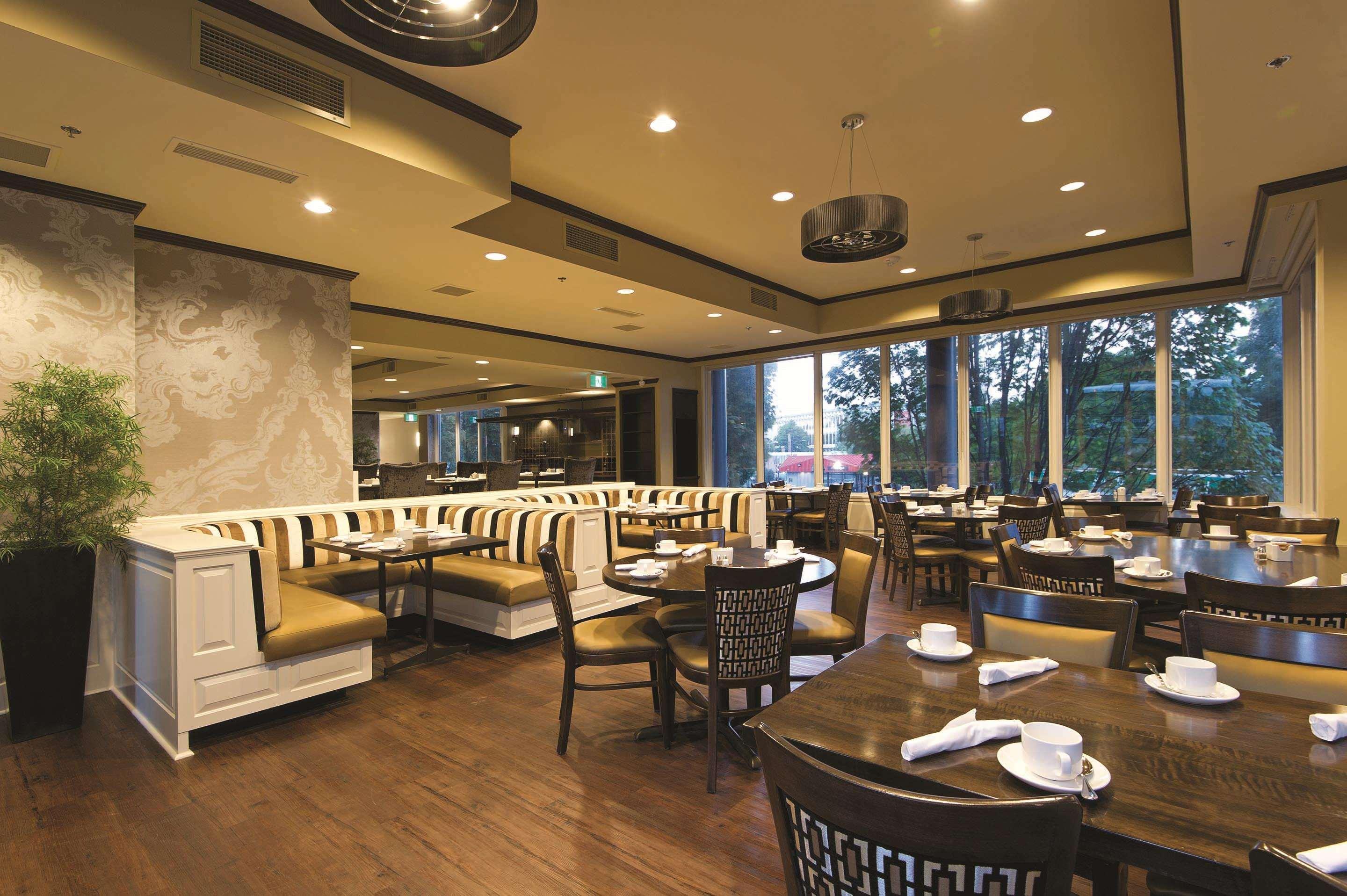 Doubletree By Hilton Hotel & Suites Victoria Bagian luar foto