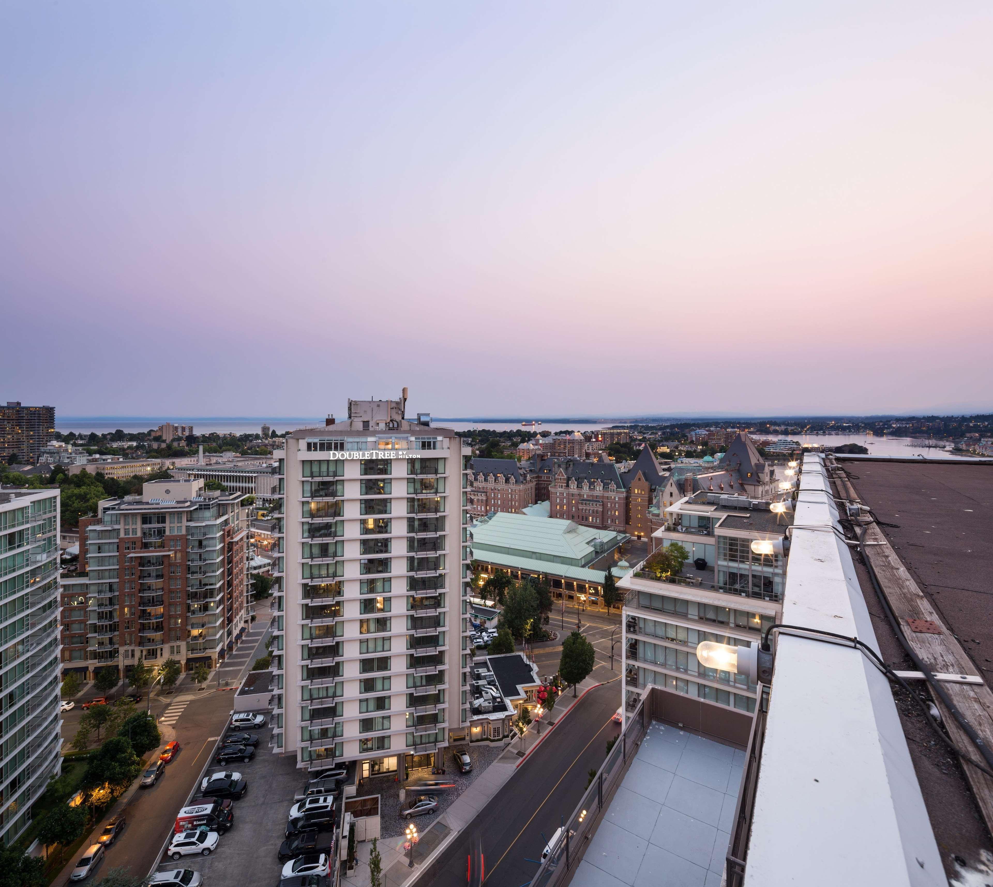 Doubletree By Hilton Hotel & Suites Victoria Bagian luar foto