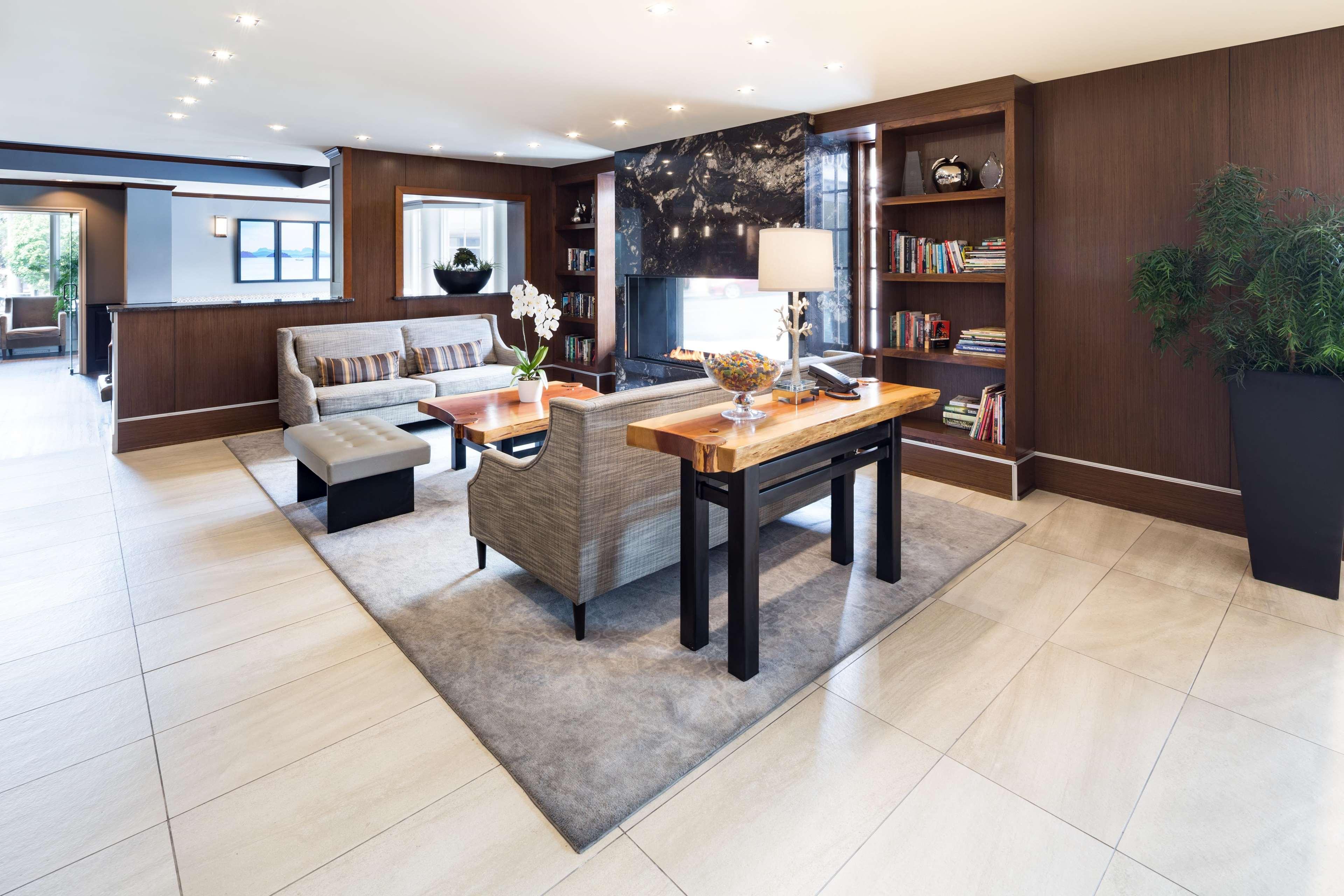 Doubletree By Hilton Hotel & Suites Victoria Bagian luar foto