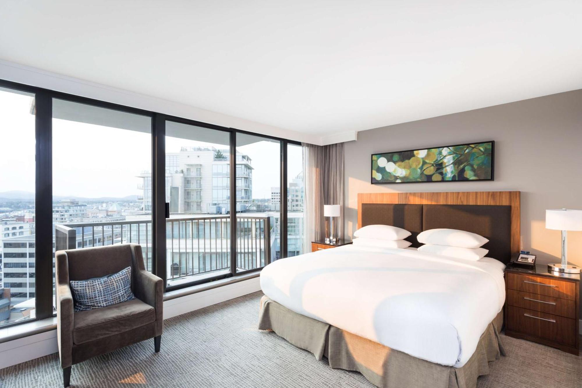 Doubletree By Hilton Hotel & Suites Victoria Bagian luar foto
