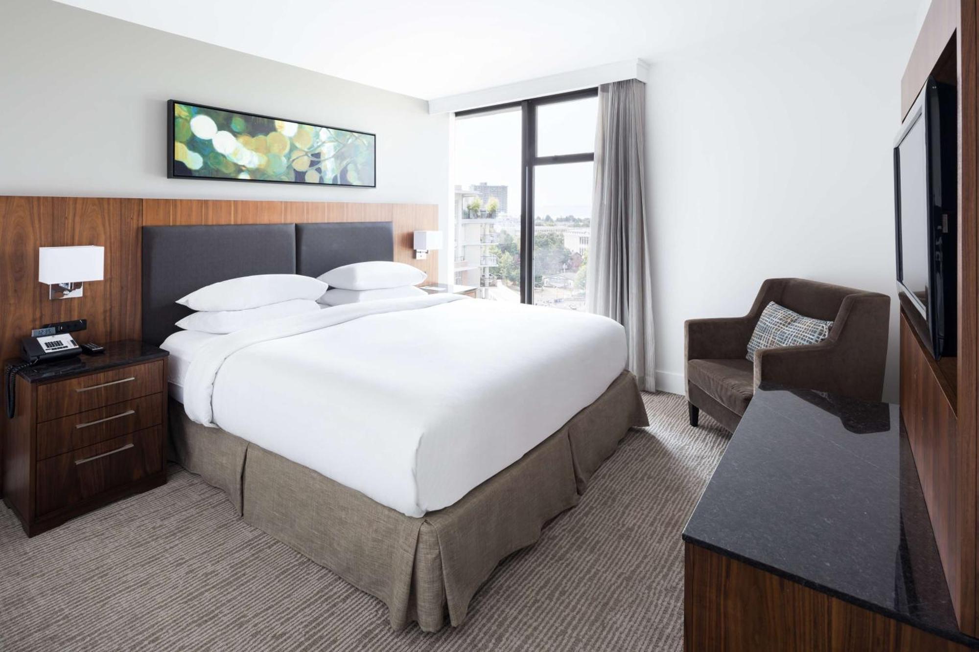 Doubletree By Hilton Hotel & Suites Victoria Bagian luar foto