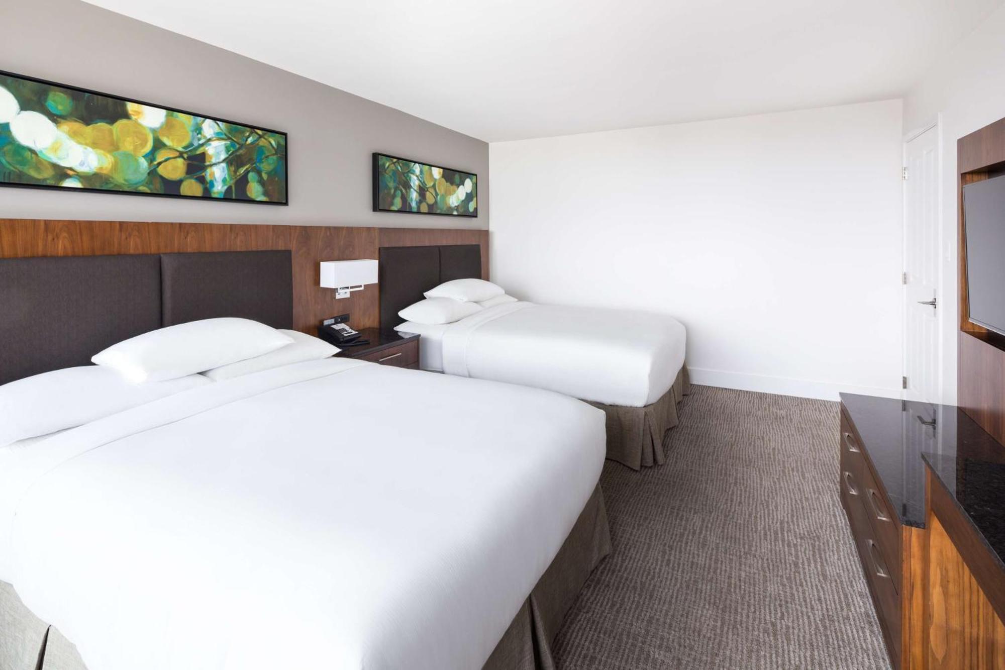 Doubletree By Hilton Hotel & Suites Victoria Bagian luar foto