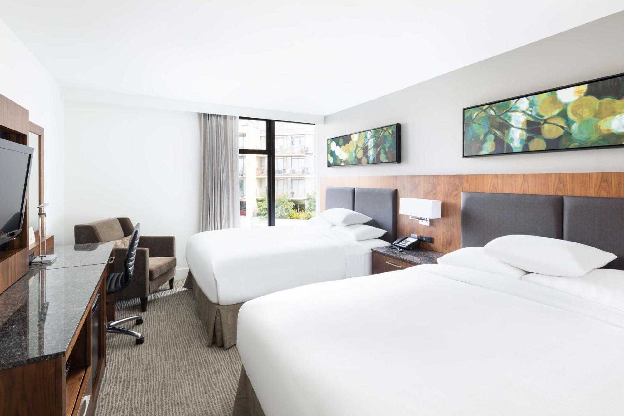 Doubletree By Hilton Hotel & Suites Victoria Bagian luar foto
