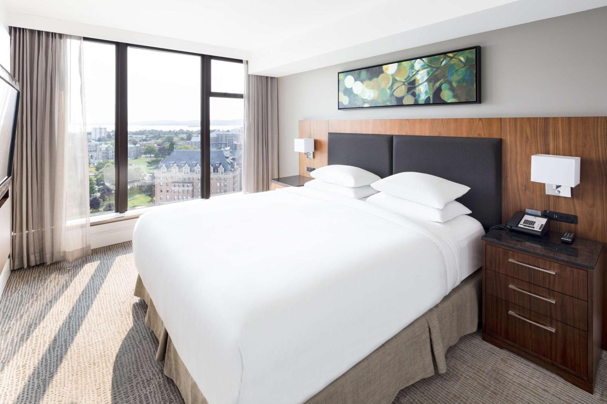 Doubletree By Hilton Hotel & Suites Victoria Bagian luar foto
