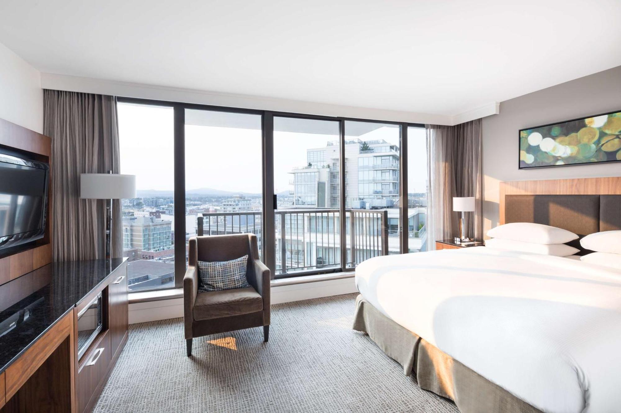 Doubletree By Hilton Hotel & Suites Victoria Bagian luar foto