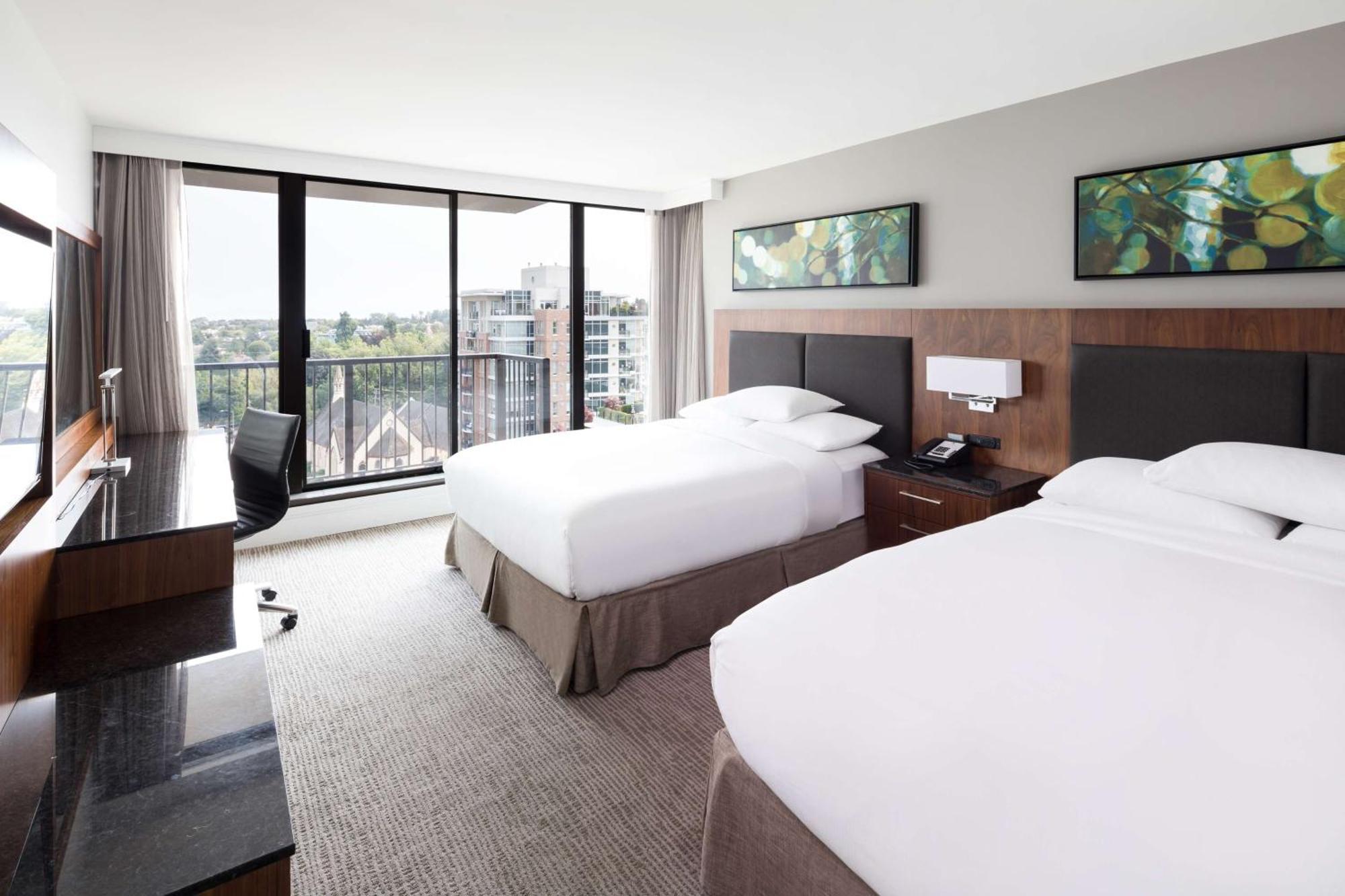 Doubletree By Hilton Hotel & Suites Victoria Bagian luar foto
