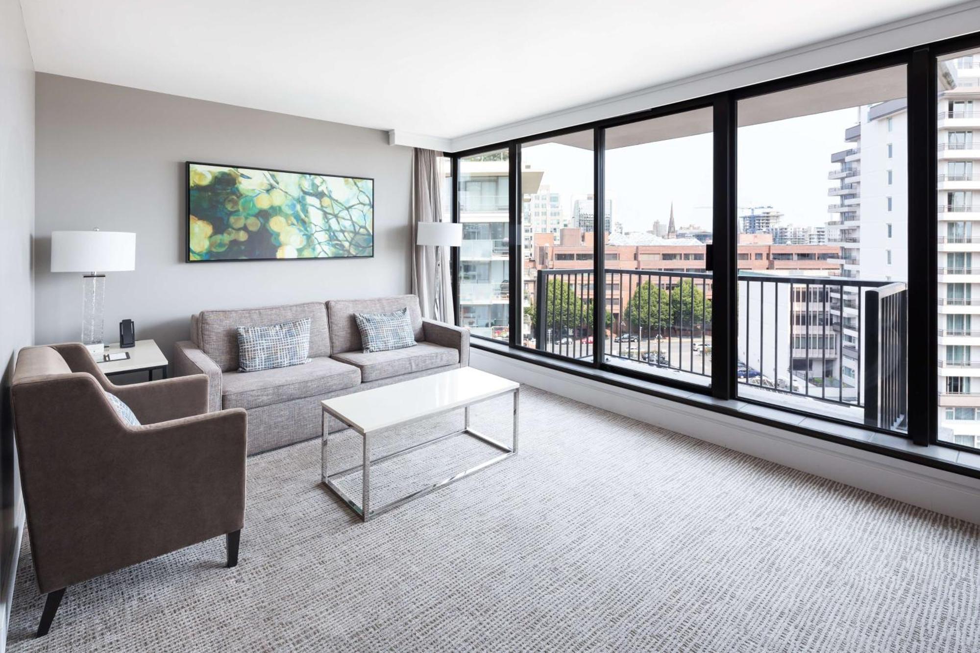 Doubletree By Hilton Hotel & Suites Victoria Bagian luar foto