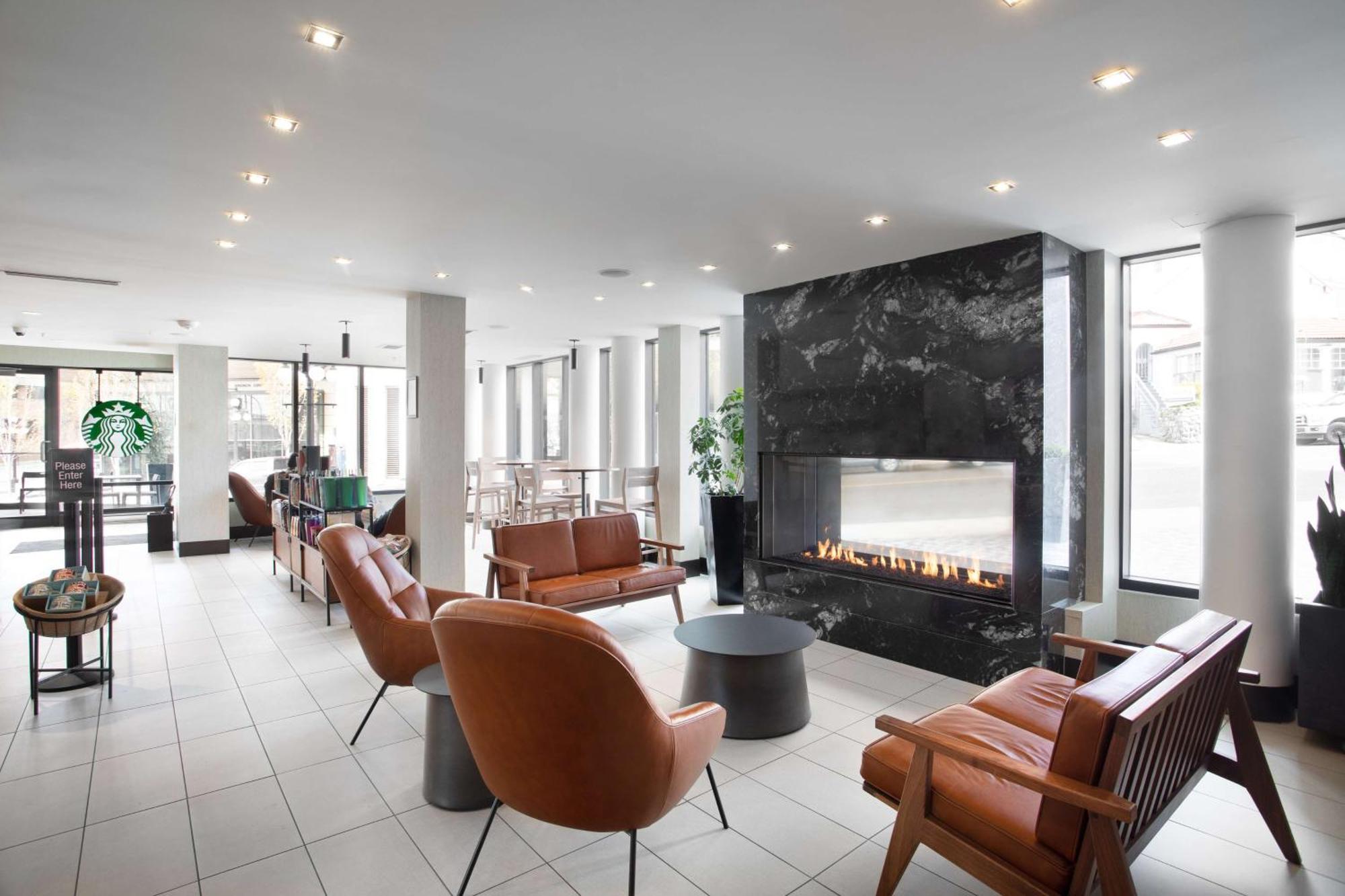 Doubletree By Hilton Hotel & Suites Victoria Bagian luar foto