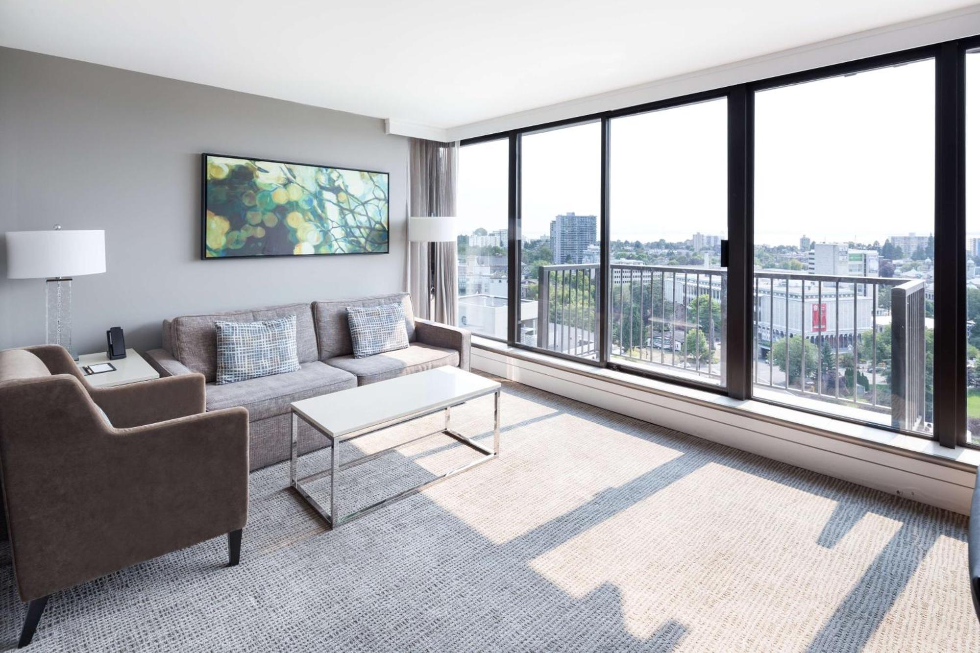 Doubletree By Hilton Hotel & Suites Victoria Bagian luar foto