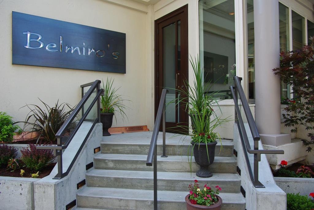 Doubletree By Hilton Hotel & Suites Victoria Bagian luar foto